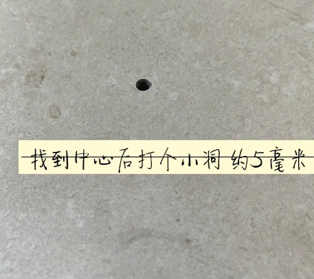 乌拉特前瓷砖空鼓维修公司专业解答在瓷砖铺贴过程中，如果砂料搅拌不均匀，将会带来以下问题