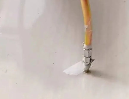 乌拉特前瓷砖空鼓维修公司专业解答在瓷砖铺贴过程中，如果使用的砂料过粗（如全部使用了粗砂），可能会导致以下问题